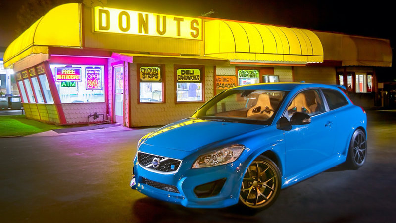 The C30 Polestar concept next to a sign instructing you what to do with it in the snow.